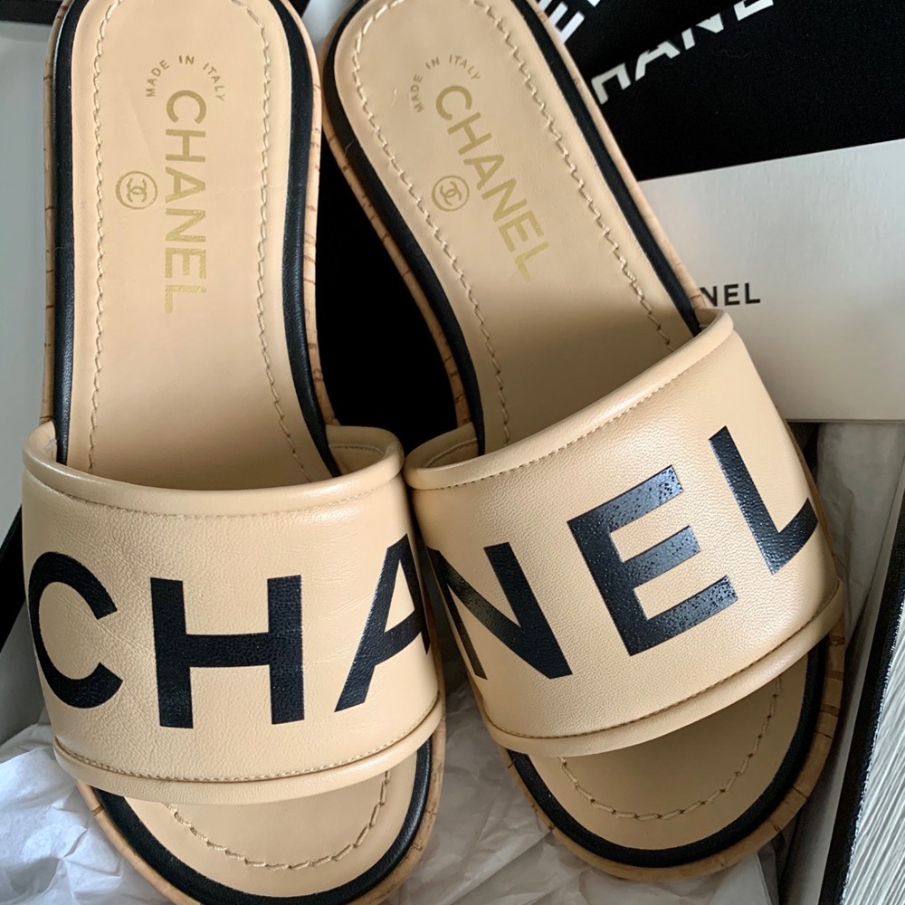 ❌ON HOLD❌CHA NEL Beige/Black Mules Slides Sandals